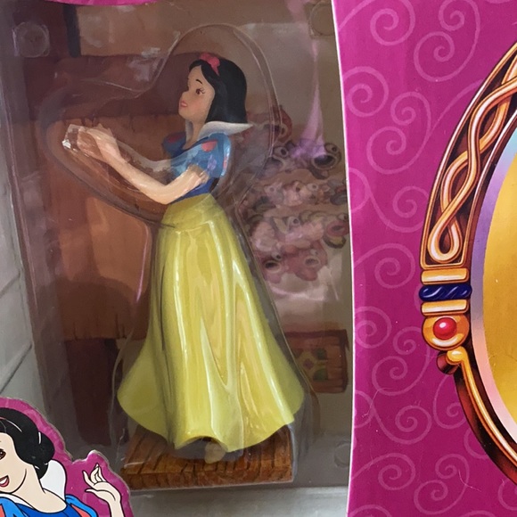 Walt Disney’s Snow White and the Seven Dwarfs 65th Anniversary set by Enesco. - Picture 3 of 10
